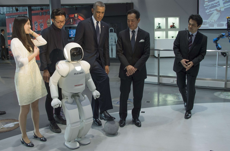 Օբաման Տոկիոյում ֆուտբոլ է խաղացել ռոբոտի հետ