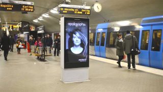 Շվեդական ինտերակտիվ գովազդային ցուցանակները հուզել են անցորդների սրտերը