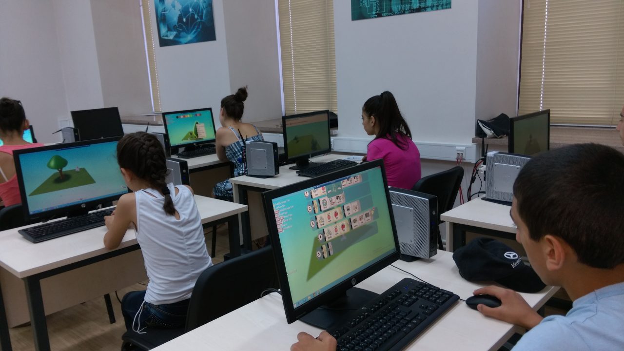 Գյումրու տեխնոլոգիական կենտրոնն ամառային օրերին ևս ապահովում է որակյալ կրթություն աշակերտների համար